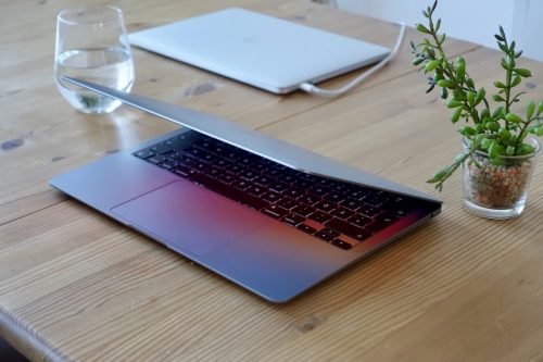 Qual'è la Differenza Tra Macbook Air E Pro?
